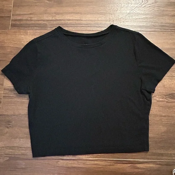 Wild Fable Black Cropped Short Sleeve T-Shirt - Picture 3 of 7